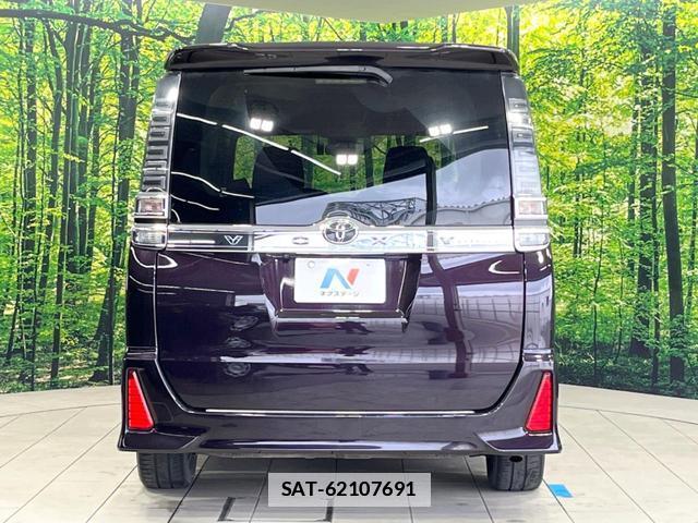 Toyota VOXY 2018-03 7935238-15