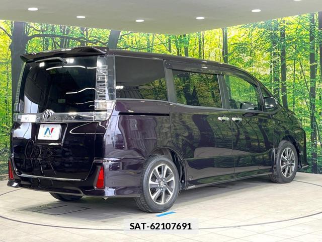 Toyota VOXY 2018-03 7935238-17