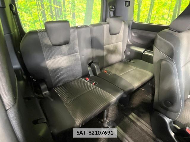 Toyota VOXY 2018-03 7935238-9