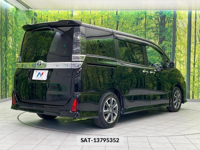 Toyota VOXY 2020-11 7935333-17
