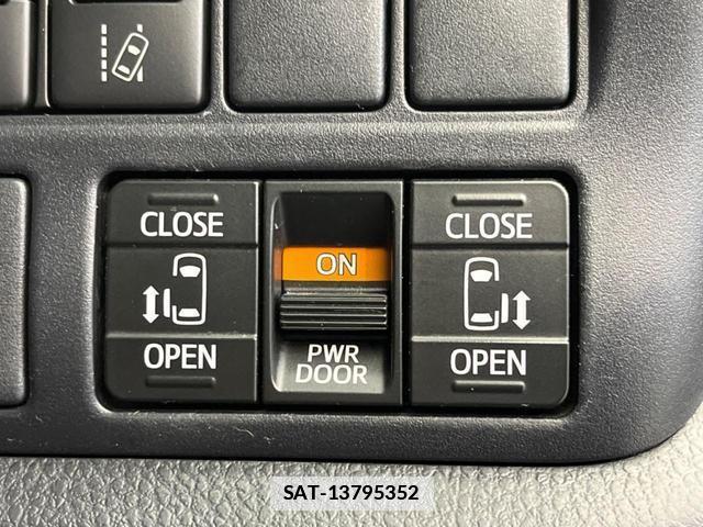 Toyota VOXY 2020-11 7935333-2