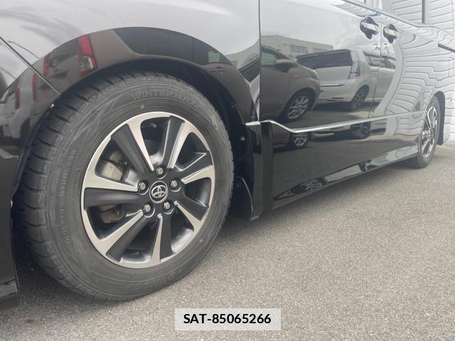 Toyota VOXY 2018-02 7935348-13