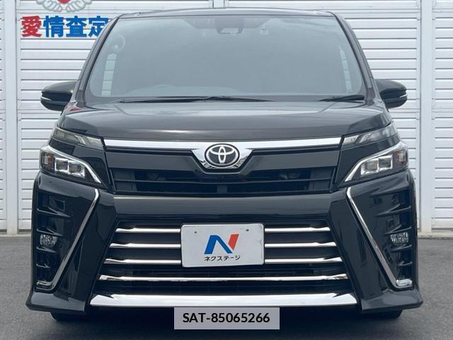 Toyota VOXY 2018-02 7935348-14