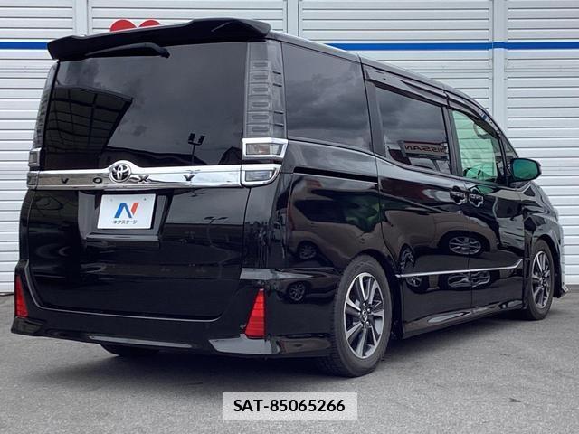 Toyota VOXY 2018-02 7935348-17