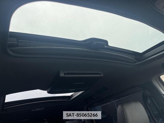 Toyota VOXY 2018-02 7935348-5