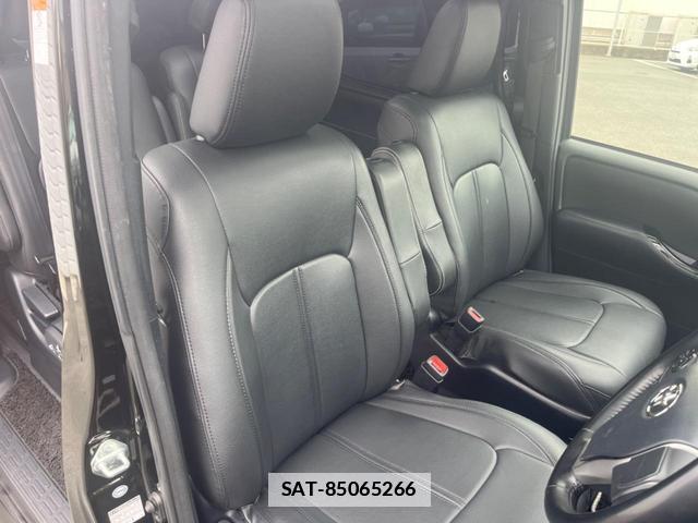 Toyota VOXY 2018-02 7935348-8