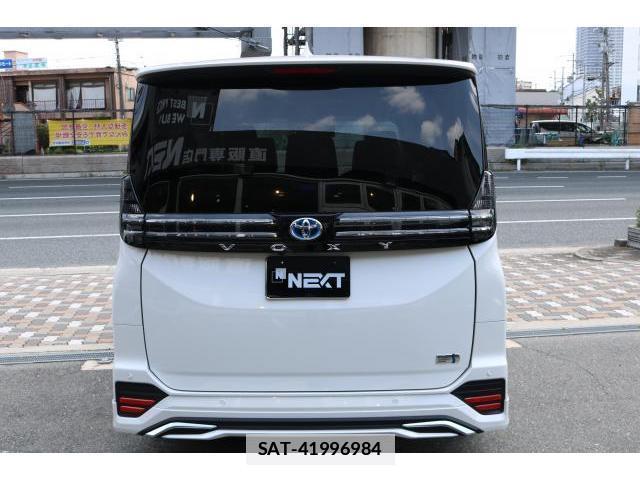 Toyota VOXY 2023-11 7935371-1