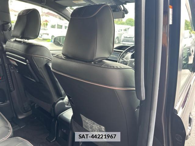 Toyota VOXY 2021-03 7935786-10
