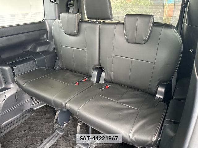 Toyota VOXY 2021-03 7935786-11