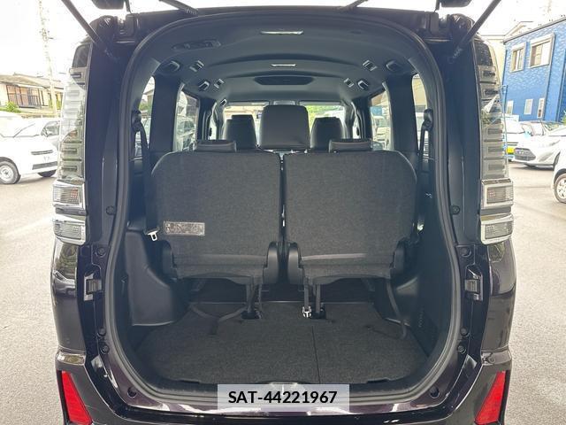 Toyota VOXY 2021-03 7935786-12