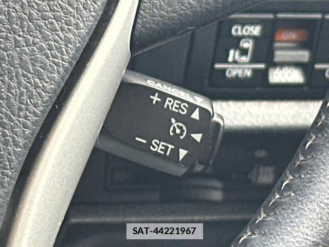 Toyota VOXY 2021-03 7935786-14
