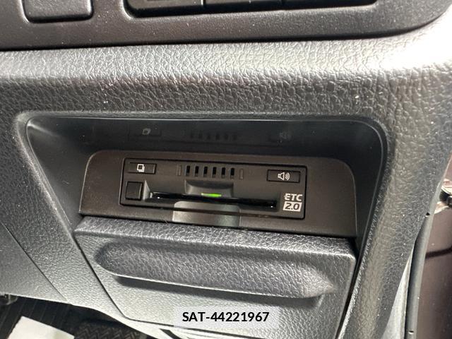 Toyota VOXY 2021-03 7935786-2