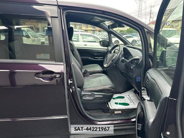 Toyota VOXY 2021-03 7935786-5