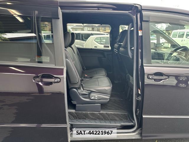 Toyota VOXY 2021-03 7935786-8