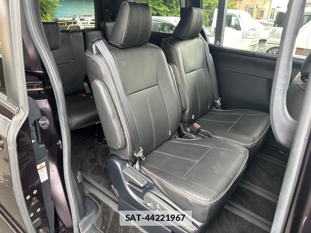Toyota VOXY 2021-03 7935786-9