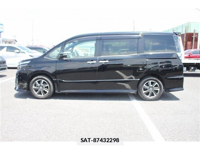 Toyota VOXY 2018-07 7935821-10