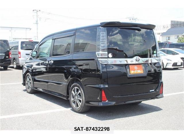 Toyota VOXY 2018-07 7935821-11