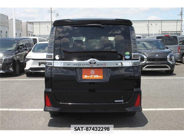 Toyota VOXY 2018-07 7935821-12