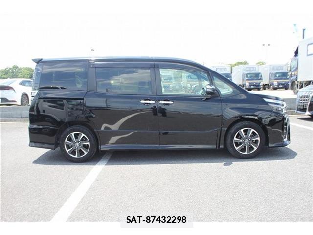 Toyota VOXY 2018-07 7935821-14