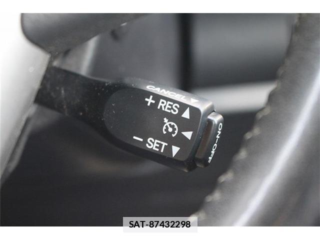 Toyota VOXY 2018-07 7935821-3