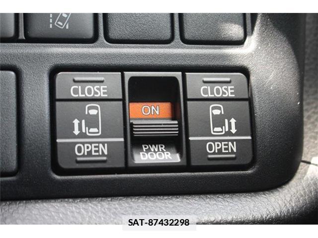 Toyota VOXY 2018-07 7935821-4