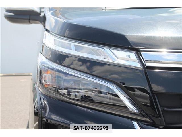 Toyota VOXY 2018-07 7935821-6