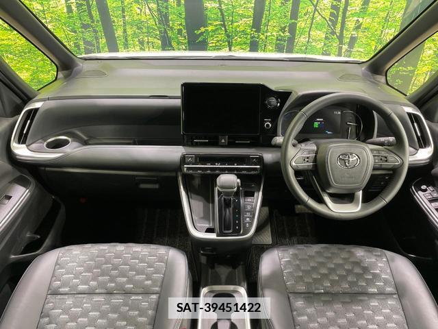 Toyota VOXY 2024-02 7935929-1
