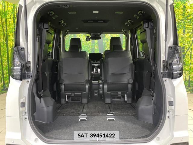 Toyota VOXY 2024-02 7935929-10