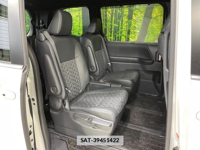Toyota VOXY 2024-02 7935929-8