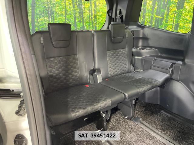 Toyota VOXY 2024-02 7935929-9