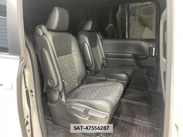 Toyota VOXY 2023-11 7935933-8