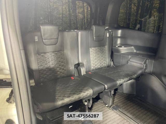 Toyota VOXY 2023-11 7935933-9