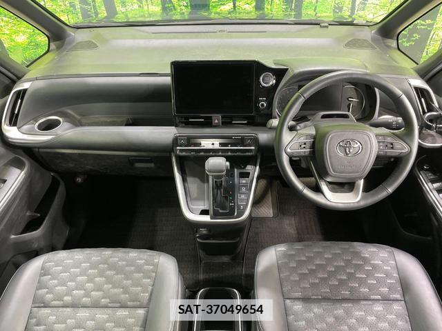 Toyota VOXY 2022-11 7935937-1