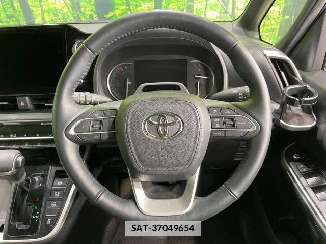 Toyota VOXY 2022-11 7935937-11