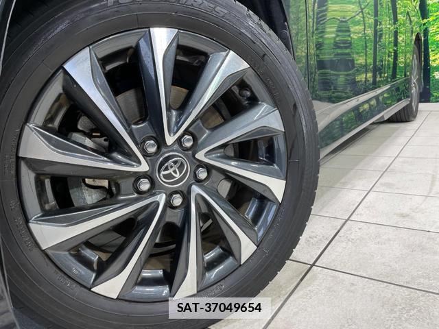 Toyota VOXY 2022-11 7935937-13
