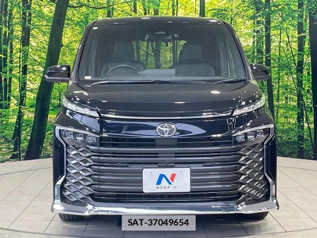 Toyota VOXY 2022-11 7935937-14