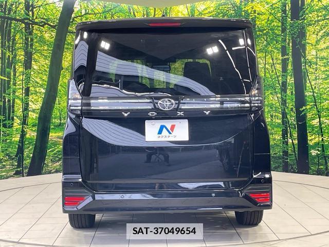 Toyota VOXY 2022-11 7935937-15