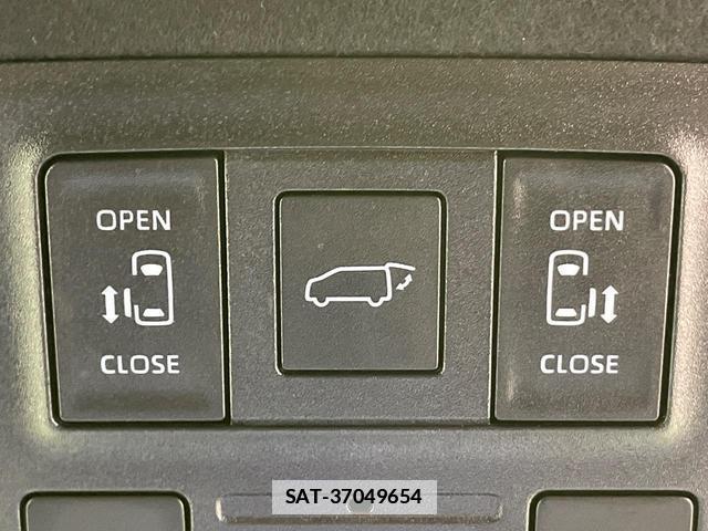 Toyota VOXY 2022-11 7935937-6