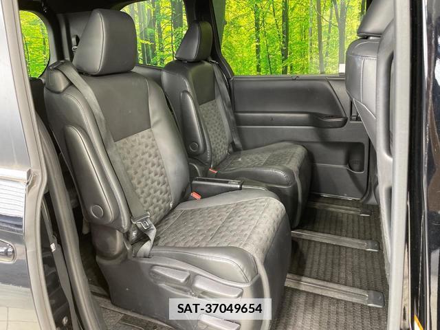 Toyota VOXY 2022-11 7935937-8
