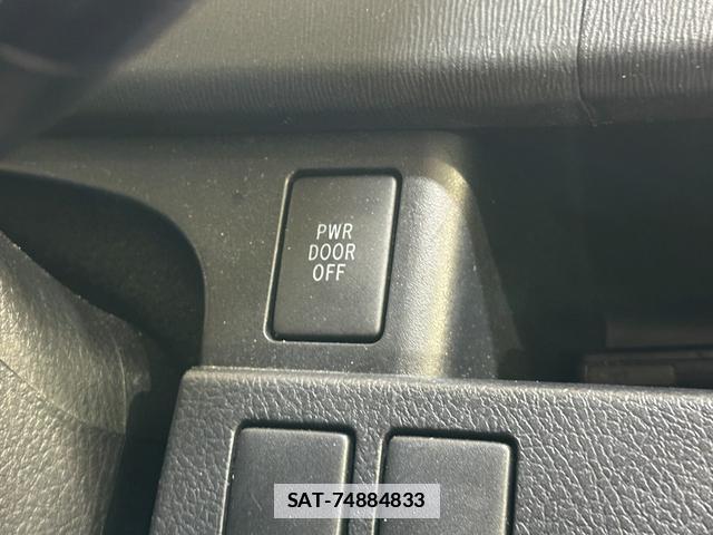 Toyota VOXY 2013-05 7936152-10