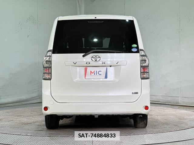 Toyota VOXY 2013-05 7936152-17