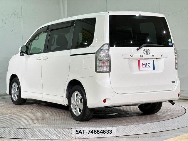 Toyota VOXY 2013-05 7936152-18