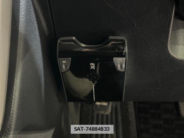 Toyota VOXY 2013-05 7936152-4