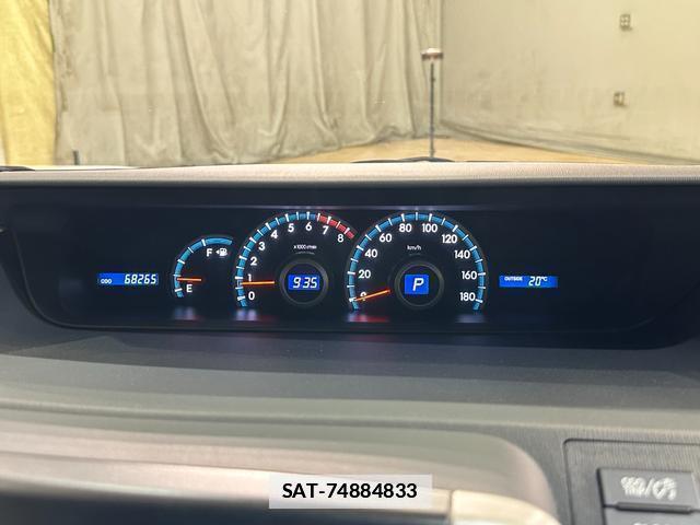 Toyota VOXY 2013-05 7936152-7