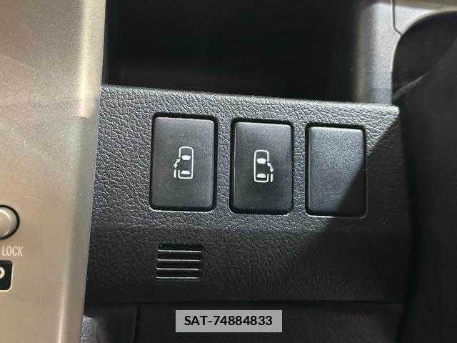 Toyota VOXY 2013-05 7936152-9