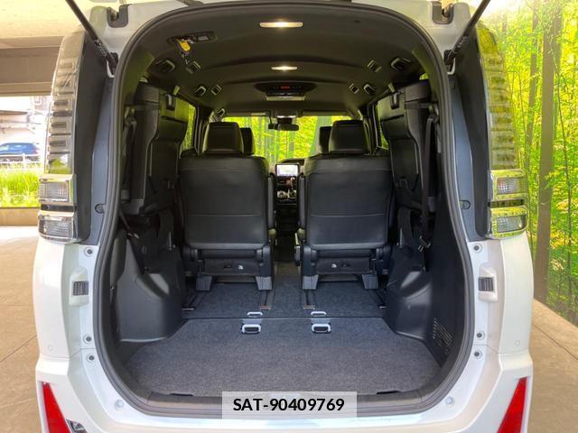 Toyota VOXY 2021-12 7936258-11