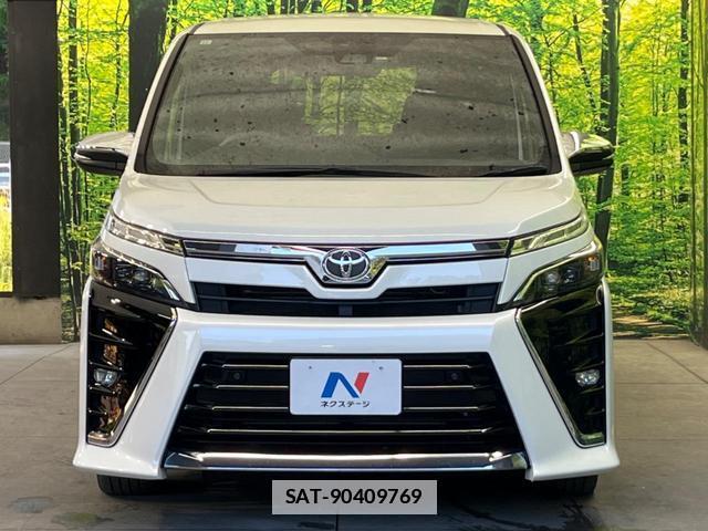 Toyota VOXY 2021-12 7936258-14