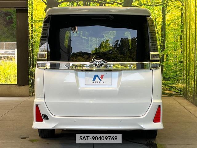 Toyota VOXY 2021-12 7936258-15