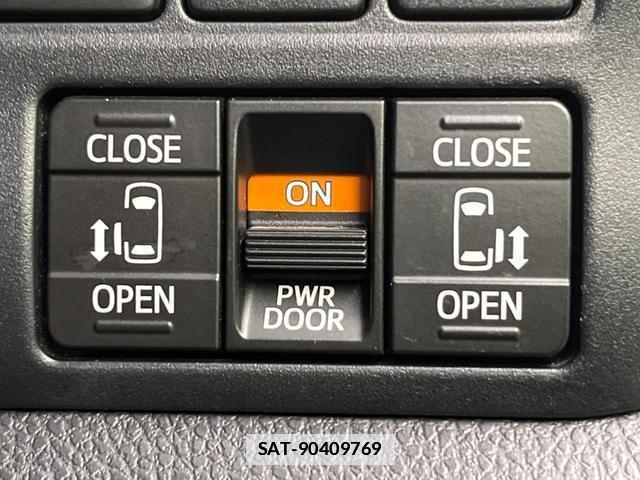 Toyota VOXY 2021-12 7936258-2