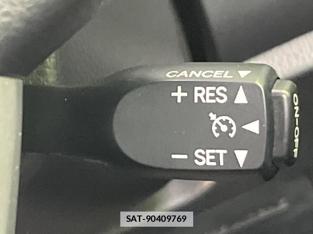 Toyota VOXY 2021-12 7936258-6